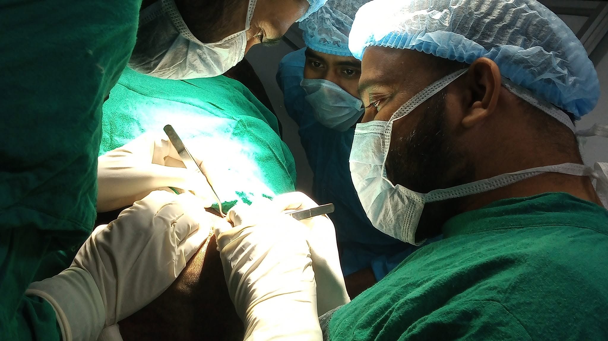 GRAFT Clinic — professional medical environment with advanced hair restoration equipment